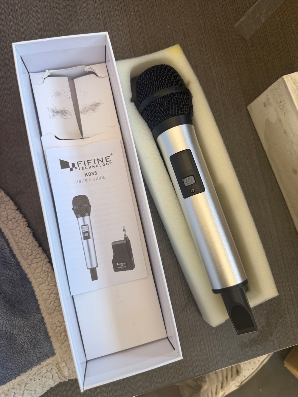 Figure Silver Wireless Handheld Microphone - K035